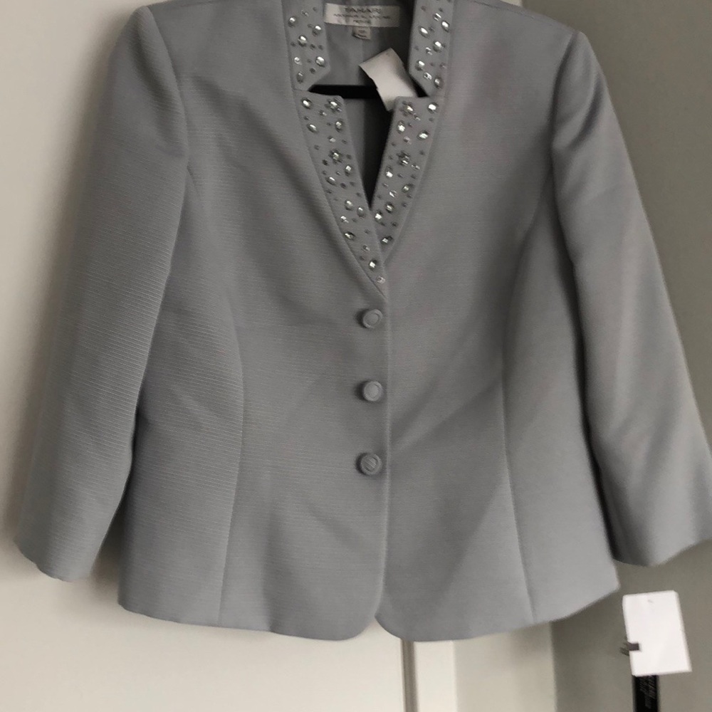 Tahari grey blazer